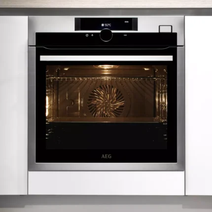 Four encastrable fonction vapeur AEG BSE978330M SteamCrisp